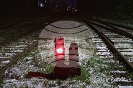 Гара "Захарна фабрика" - релси - дерейлирал локомотив