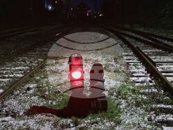 Гара "Захарна фабрика" - релси - дерейлирал локомотив