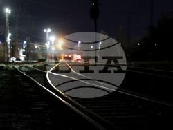 Гара "Захарна фабрика" - релси - дерейлирал локомотив