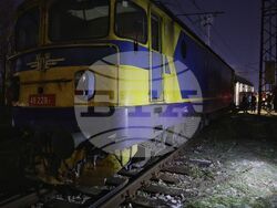 Гара "Захарна фабрика" - релси - дерейлирал локомотив