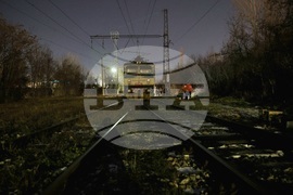 Гара "Захарна фабрика" - релси - дерейлирал локомотив