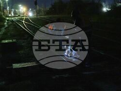 Гара "Захарна фабрика" - релси - дерейлирал локомотив