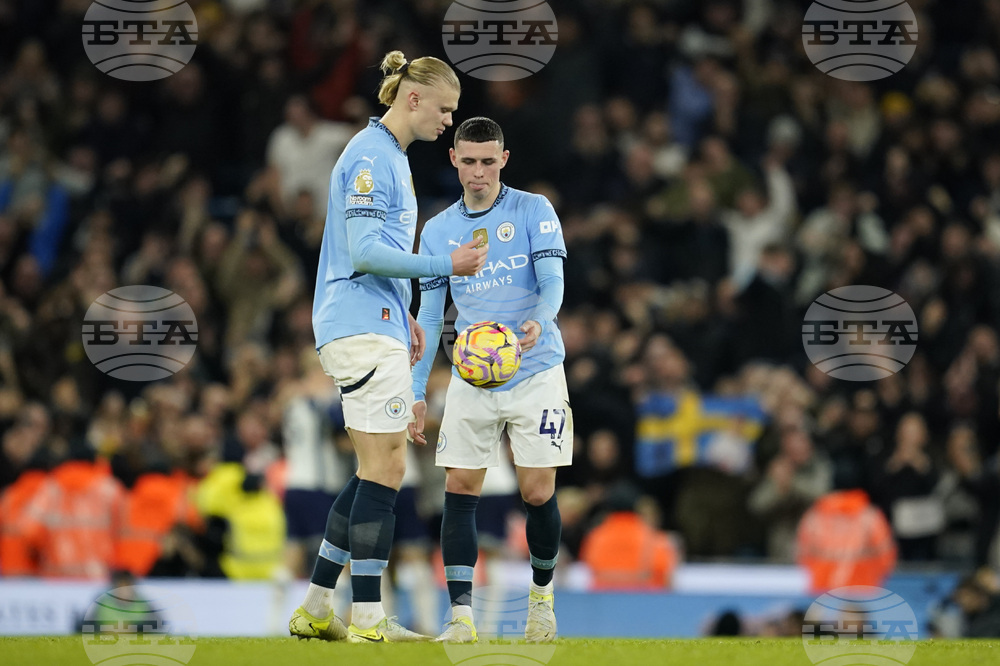 Манчестър Сити продължава да върви рязко надолу, заяви Гари Невил след поражението на английския шампион срещу Тотнъм