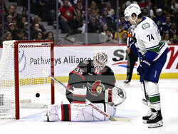 Canucks Senators Hockey
