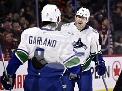 Canucks Senators Hockey