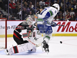 Canucks Senators Hockey