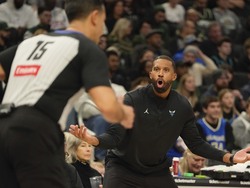 Hornets Bucks Basketball