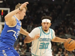 Hornets Bucks Basketball