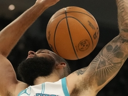 Hornets Bucks Basketball