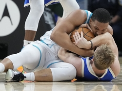 Hornets Bucks Basketball