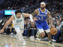 Hornets Bucks Basketball