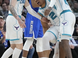 Hornets Bucks Basketball