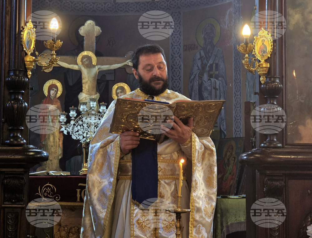 Добрич - храм "Света Троица" - отец Емануил - неделна литургия