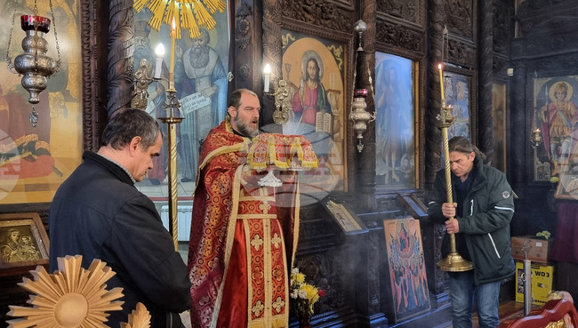 Със света Екатерина благополучно да преплуваме многометежното житейско море, каза отец Никола в Хасково
