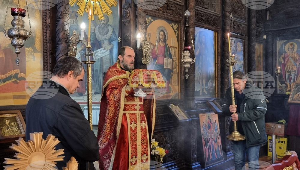 Хасково - храм "Св. св. Архангели Михаил и Гавраил" - литургия