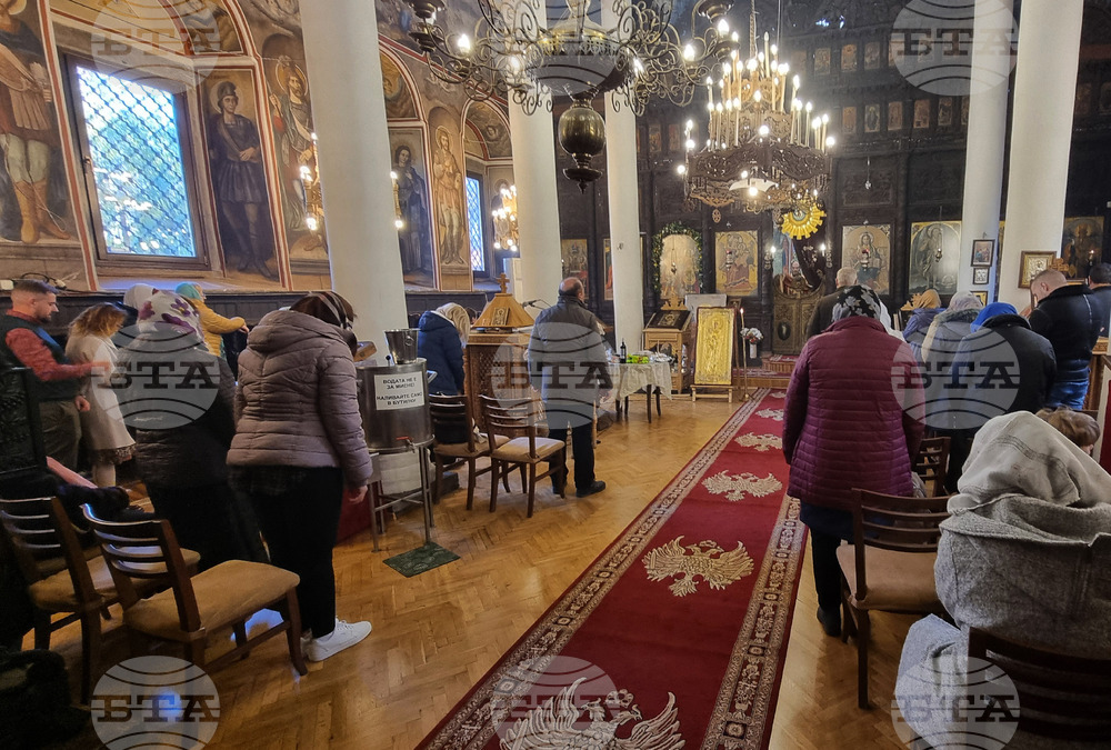 Хасково - храм "Св. св. Архангели Михаил и Гавраил" - литургия