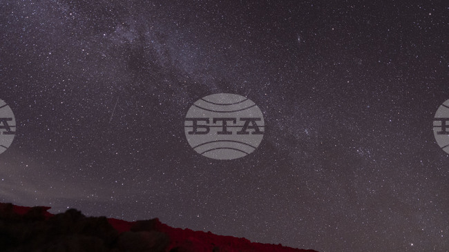 Учени са наблюдавали най-голямата известна въртяща се структура от галактики и тъмна материя 