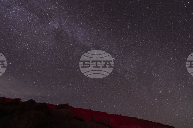 Учени са наблюдавали най-голямата известна въртяща се структура от галактики и тъмна материя 