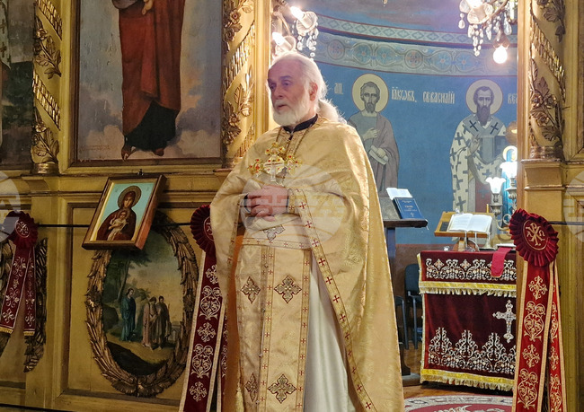 Разград - църква „Св. Николай Чудотворец“ - литургия