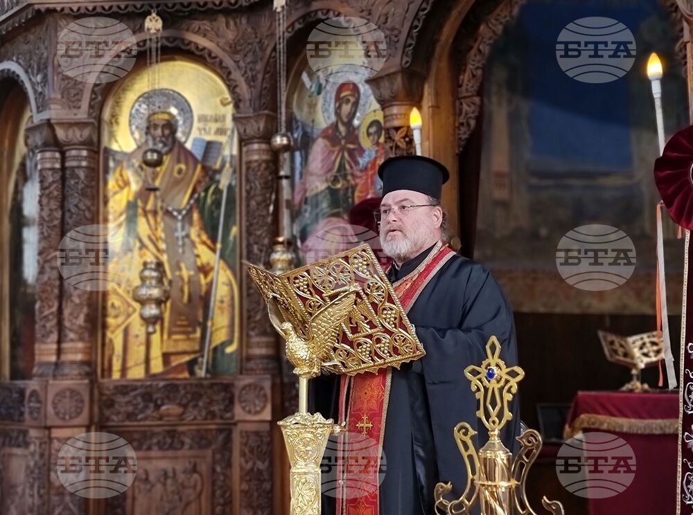 Ямбол - храм „Св. Николай Чудотворец” - литургия