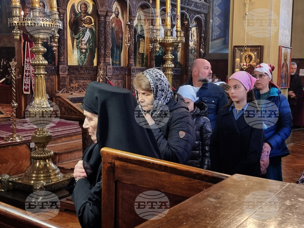 Ямбол - храм „Св. Николай Чудотворец” - литургия