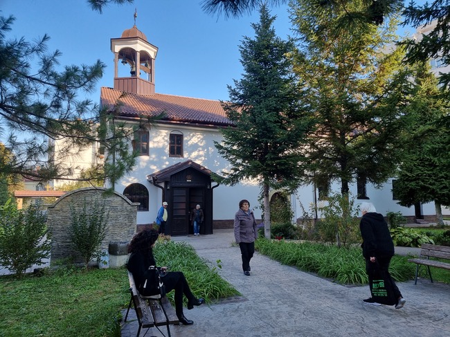 Благотворителна кампания "Подай ръка за Рождество Христово" се провежда за втора поредна година в храма "Св. великомъченик Димитър" в Кюстендил