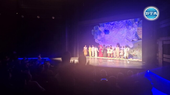 Представлението "Магьосникът от Оз" оживя на сцената на театъра в Пазарджик, изиграно от деца