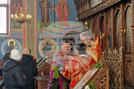 Шумен - храм "Свети Три Светители" - отец Красимир - неделна литургия