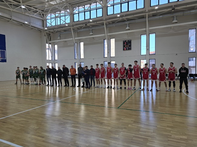 Служебният министър на младежта и спорта Георги Глушков посети баскетболен мач във Враца