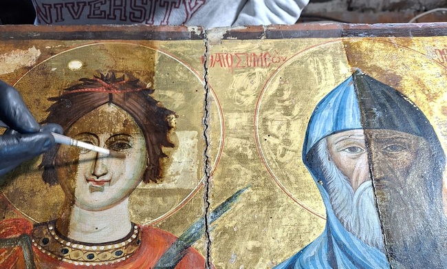 Реставратори разкриха оригиналния колорит на старинни икони, пазени в поморийския храм “Преображение Господне“ 