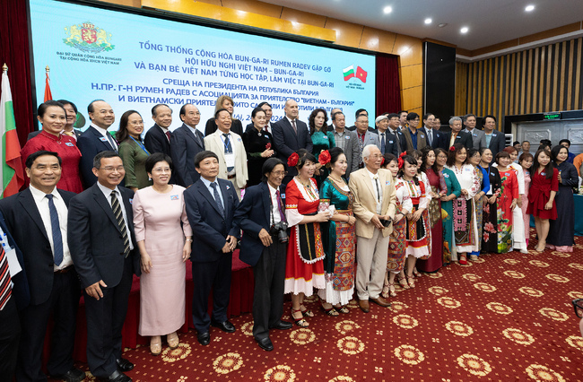 President Rumen Radev Meets with Vietnamese Citizens Who Studied and Worked in Bulgaria