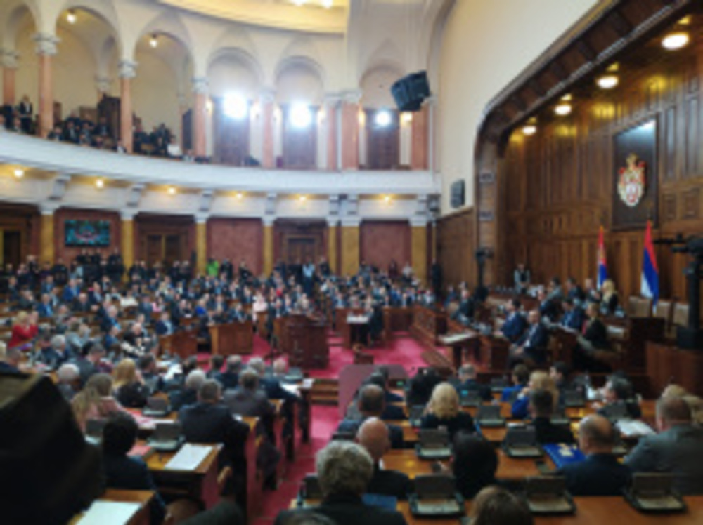 Сръбският парламент гласува за отстраняването на министъра на икономиката Раде Баста