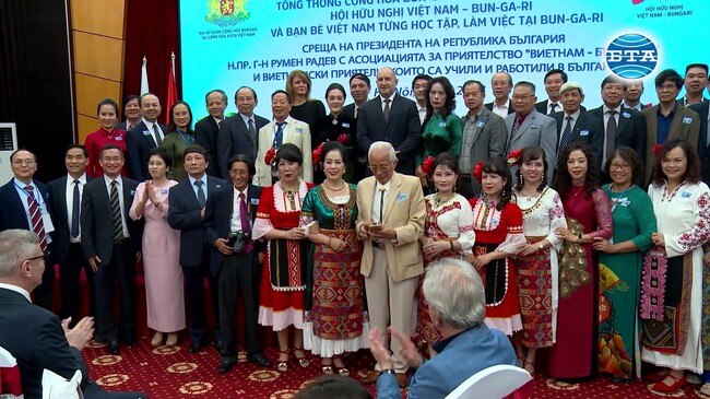 След 40-годишно прекъсване във Висшето военновъздушно училище отново ще се обучават виетнамски летци, каза президентът Румен Радев