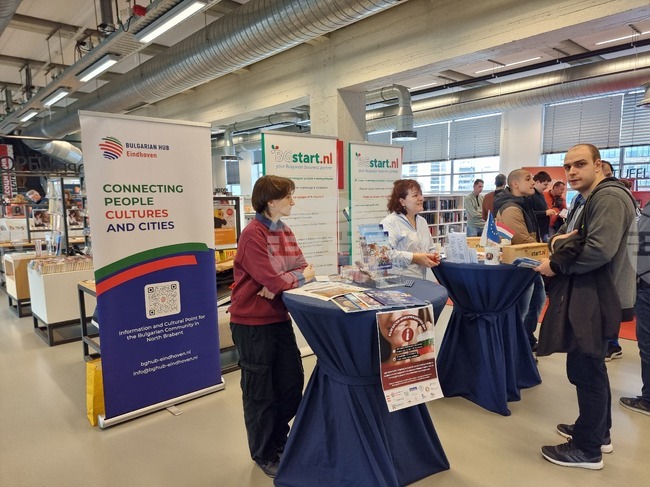 Нидерландия - Щандове на близо 10 организации събраха сънародници в Централната библиотека на Айндховен