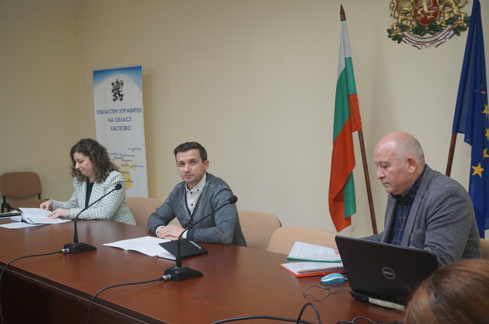 Областна администрация Хасково: Заместник областният управител на област Хасково Мартин Узунов проведе заседание на Областната комисия за военни паметници на територията на област Хасково
