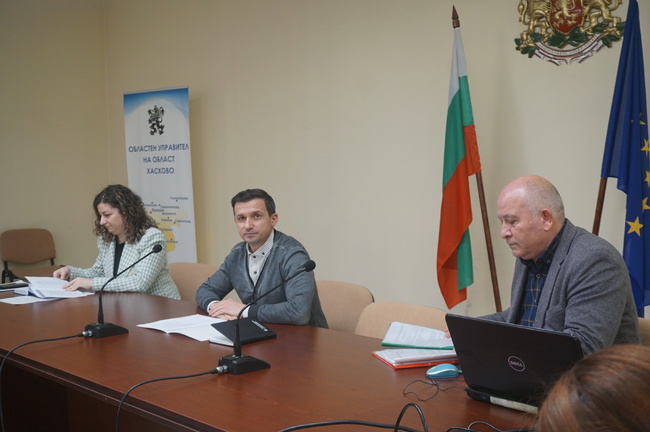 Областна администрация Хасково: Заместник областният управител на област Хасково Мартин Узунов проведе заседание на Областната комисия за военни паметници на територията на област Хасково