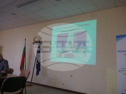 Снимка: Областна администрация Хасково - Заседание на Областната комисия.