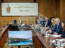 Снимка: Пресцентър МВР - Министърът проведе работна среща с Ларс Гердес, заместник изпълнителен директор на Европейската агенция за гранична и брегова охрана