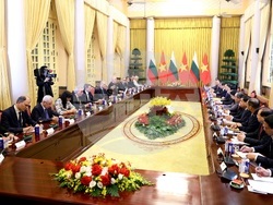 Виетнам - Румен Радев - Лъонг Къонг - пленарна среща