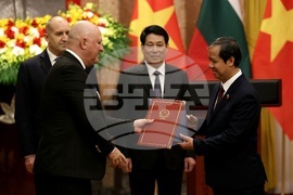 Виетнам - Румен Радев - Лъонг Къонг - подписване на договори