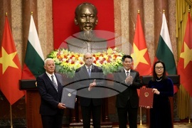 Виетнам - Румен Радев - Лъонг Къонг - подписване на договори