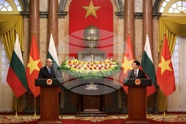 Виетнам - Румен Радев - Лъонг Къонг - подписване на договори