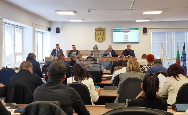 Приходите от общински паркинги и Синя зона за година в Самоков са 134 хил. лева, а от "Боровец" - 109 хил. лева, съобщи кметът