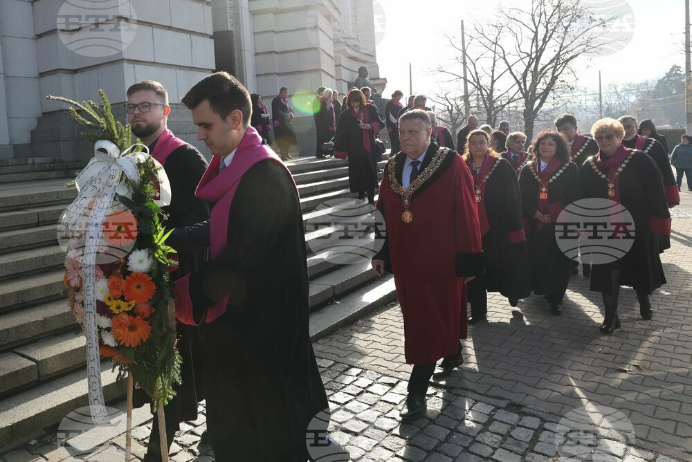 Sofia University's Rector, Academic Council Lay Wreath at St Kliment Ohridski Monument to Mark Patron's Day