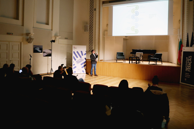 Сливане на икономически и политически интереси при управлението е сред основните проблеми на българските медии, сочи проучване на АЕЖ-България