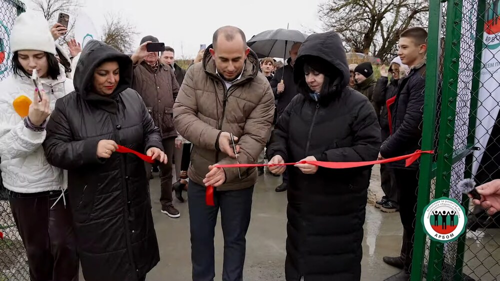 В приднестровското село Паркани откриха футболно игрище с помощта на България