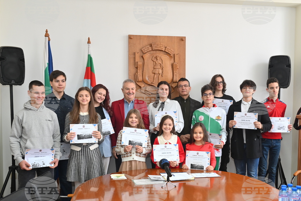 Деца от Монтана получиха стипендии на церемония в местната община