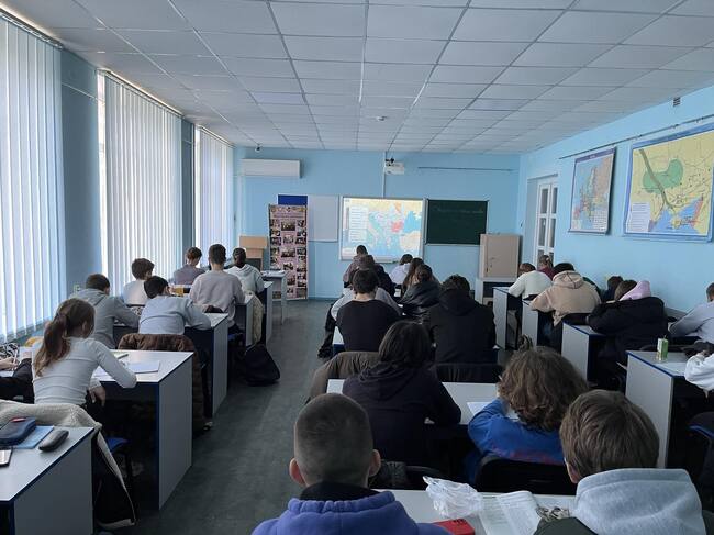 Учениците от Българското неделно училище „Българска светлица“ в Украйна разшириха знанията си за географското положение на България
