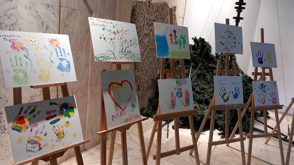 Община Стара Загора: Деца изобразиха в рисунки своя свят на любов и подкрепа