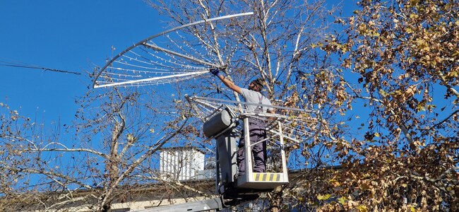Започна украсяването на Търговище за коледните и новогодишните празници